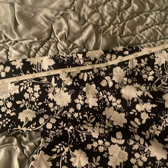 Lands End Supima Cotton Relaxed LS Floral Pattern Crew Neck Tee Small NWT - Picture 3 of 10